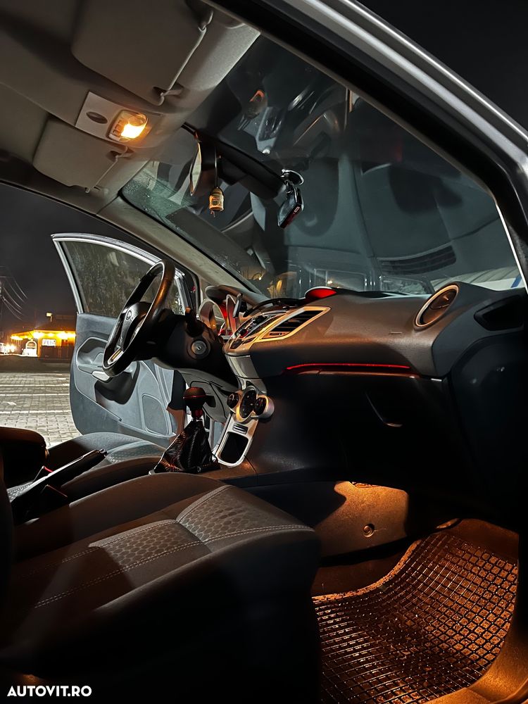 Ford Fiesta 1.6 TDCi DPF Titanium - 24