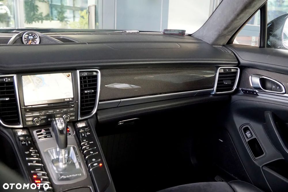 Porsche Panamera GTS PDK - 28