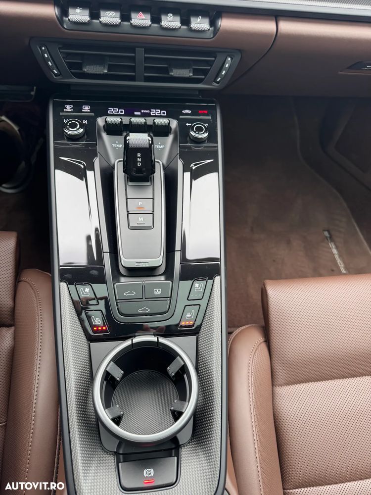 Porsche 911 4 GTS PDK - 17