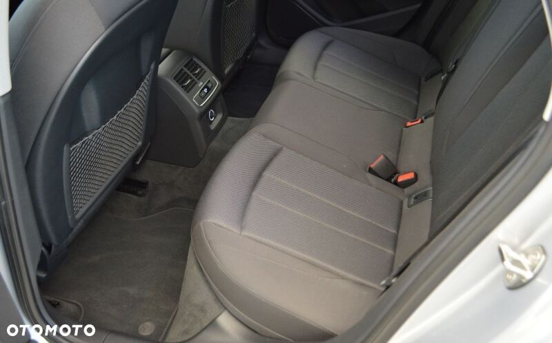 Audi A4 Limousine - 8