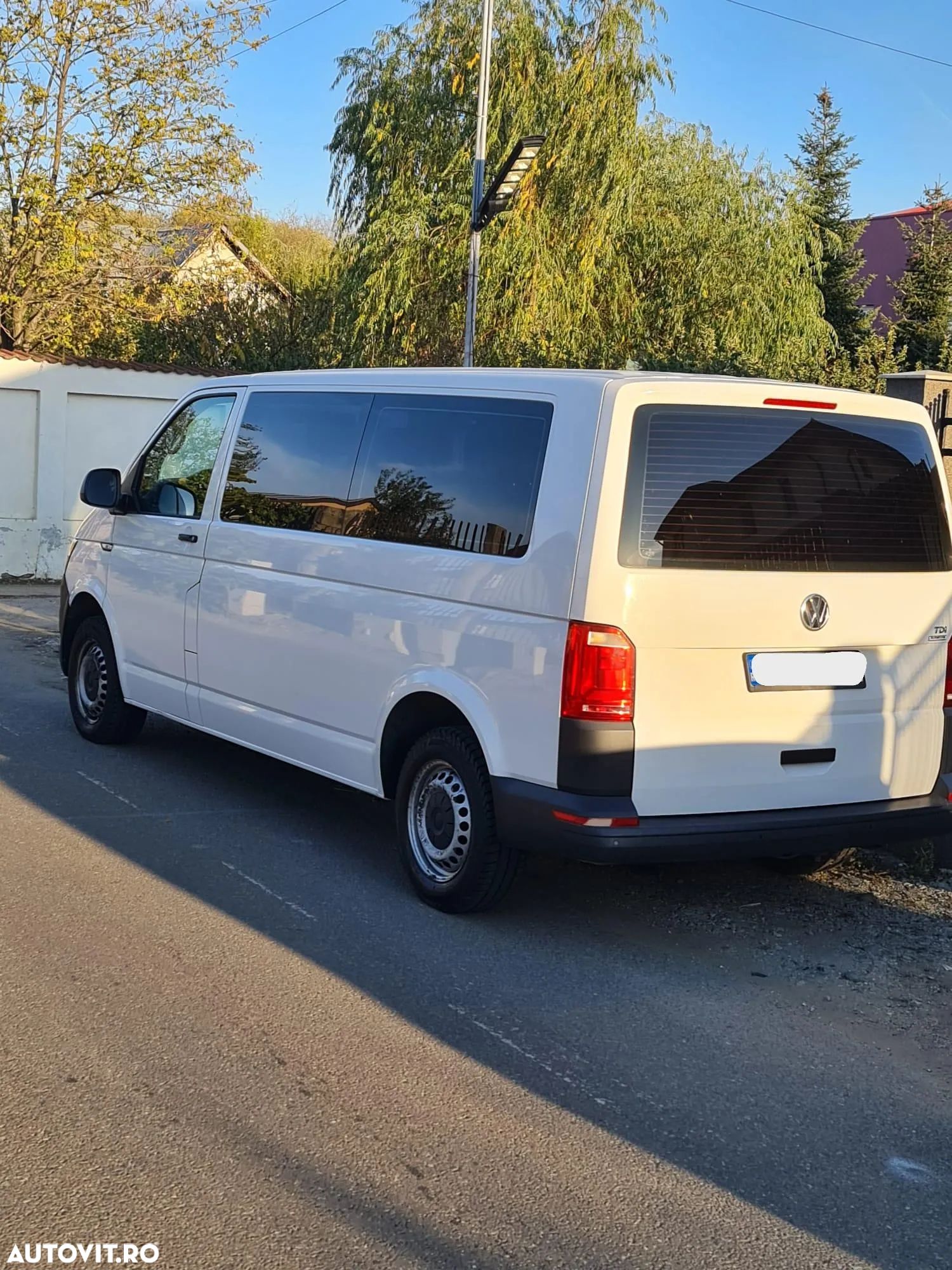 Volkswagen Transporter - 1