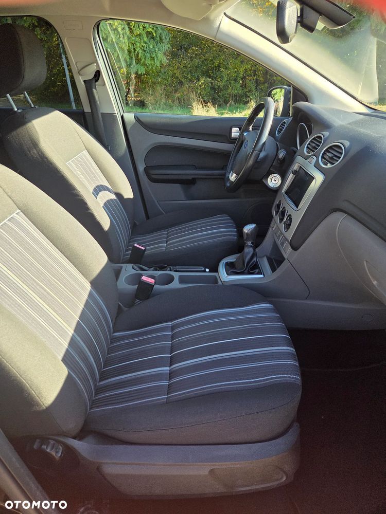 Ford Focus 1.6 16V Titanium - 12