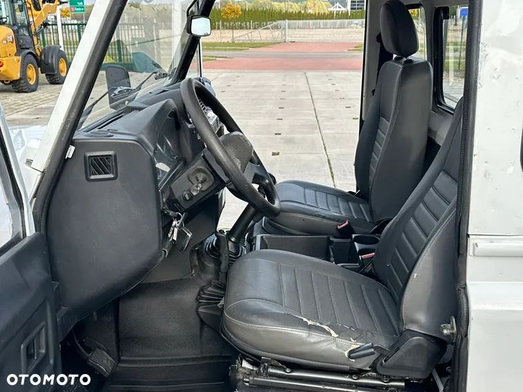 Land Rover Defender - 16