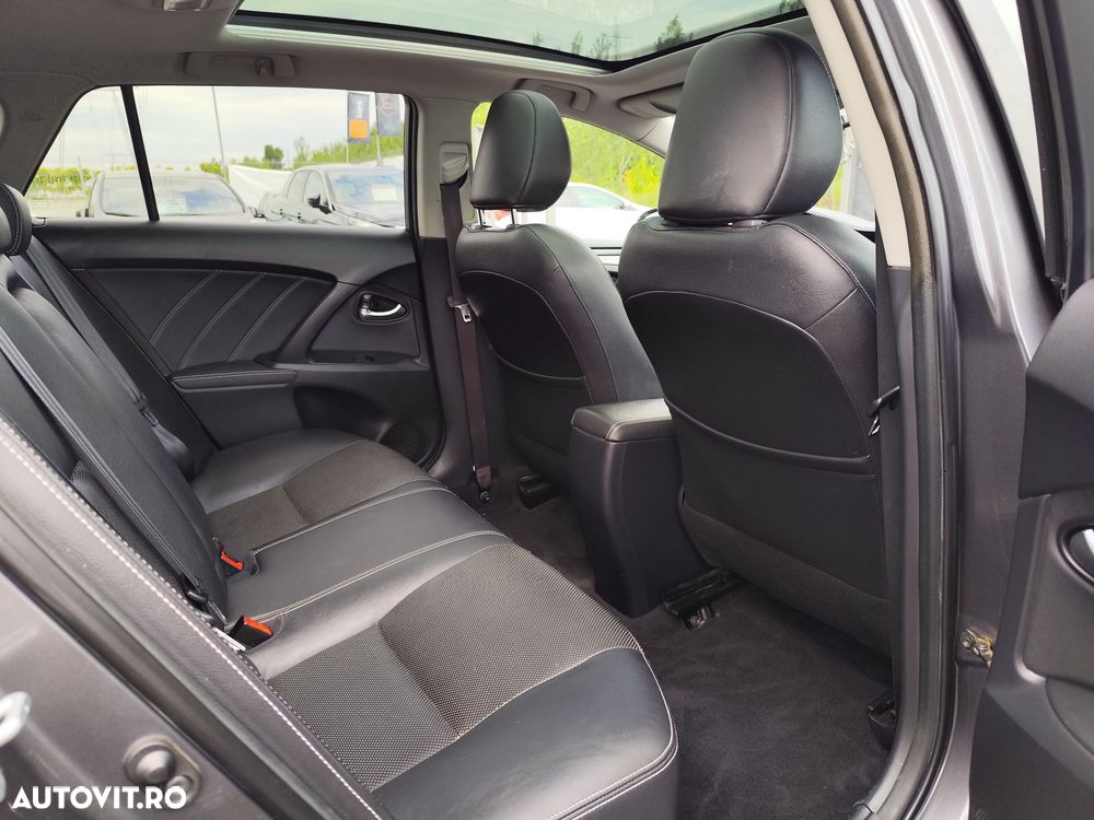Toyota Avensis 2.0 D-4D Executive - 8