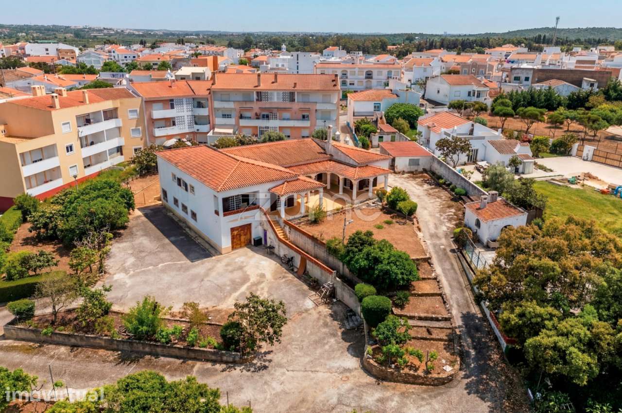 Moradia  T6 Independente em Odiáxere inserida em lote de 3043 m2 - Grande imagem: 4/37