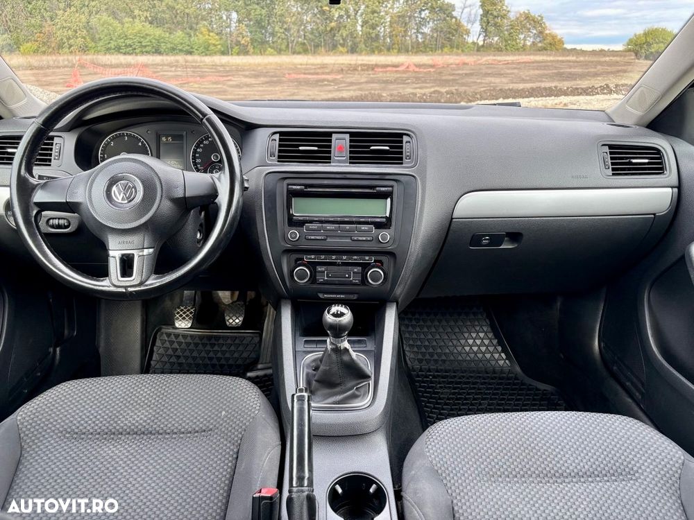 Volkswagen Jetta - 11