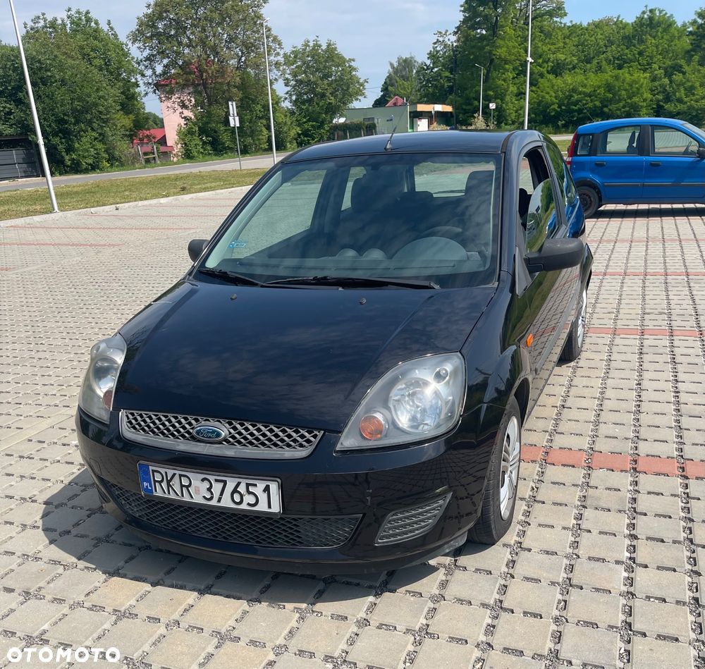 Ford Fiesta 1.3 Ambiente - 1