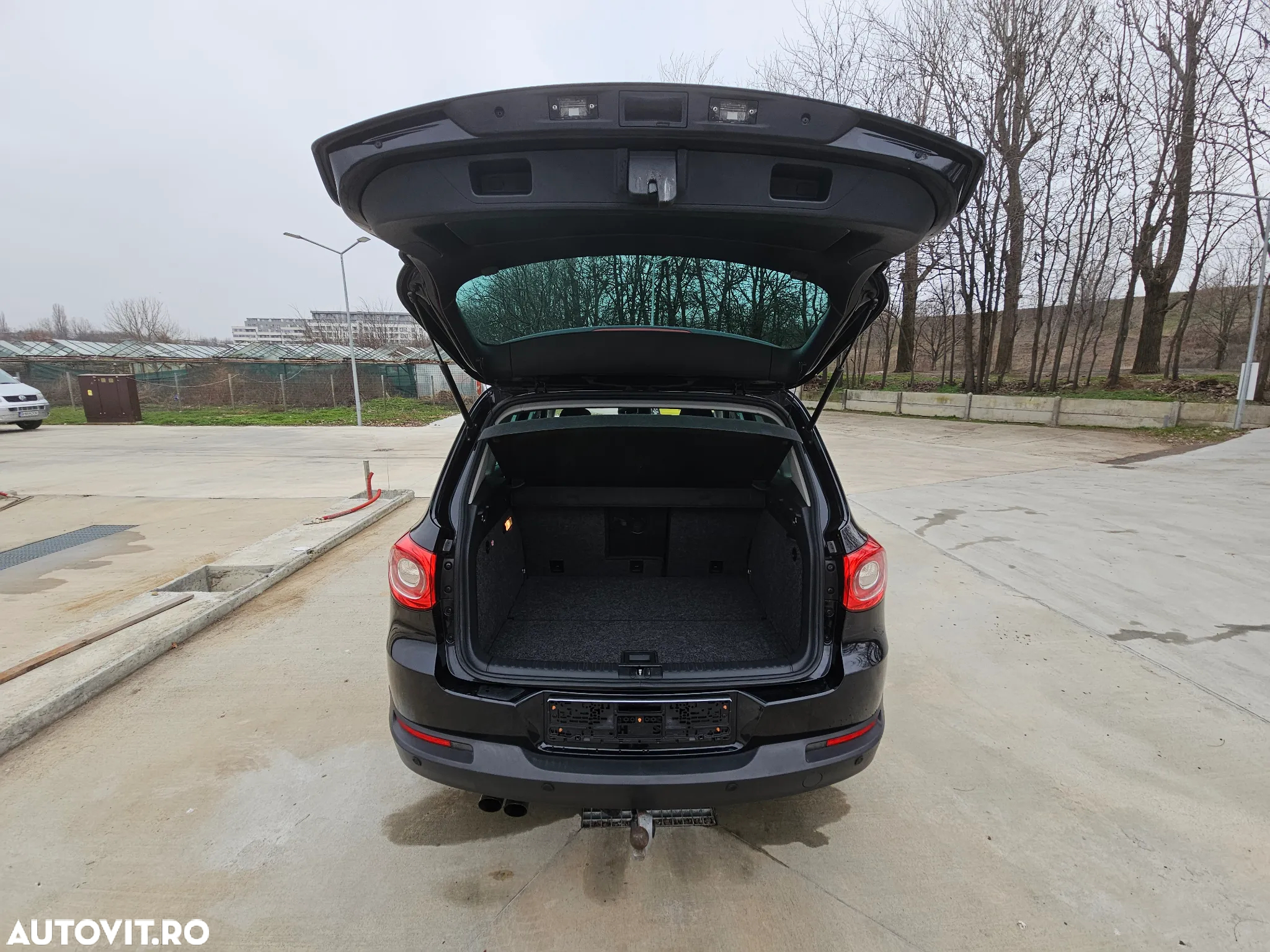 Volkswagen Tiguan - 11
