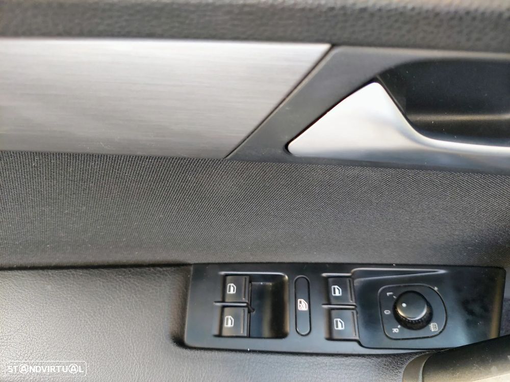 VW Passat Variant 2.0 TDi Confortline - 24