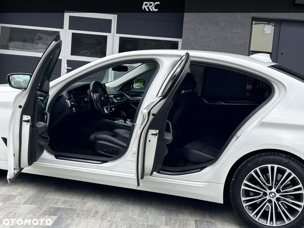 BMW Seria 5 530i Sport Line - 15