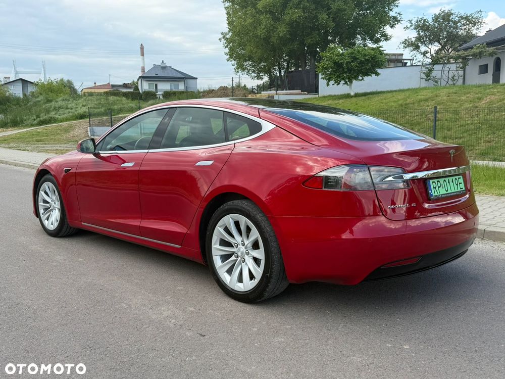 Tesla Model S - 12