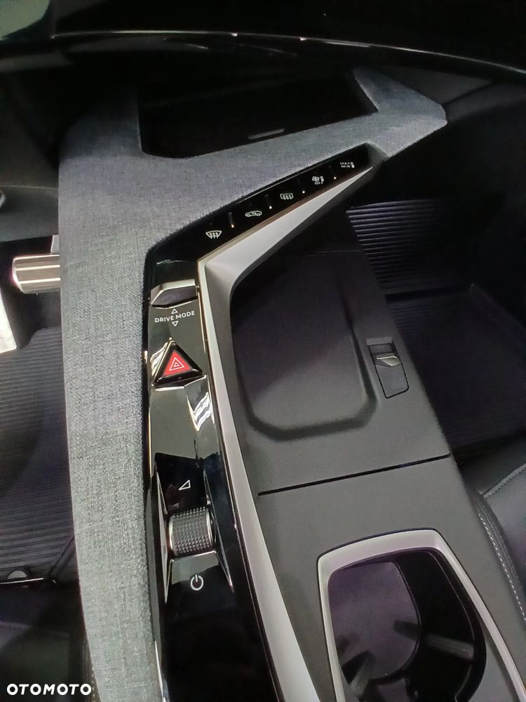 Peugeot 3008 1.2 PureTech mHEV GT E-DCS6 - 7