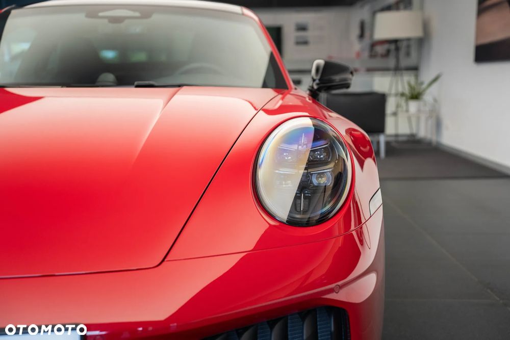 Porsche 911 Carrera T-Hybrid 4 GTS - 37