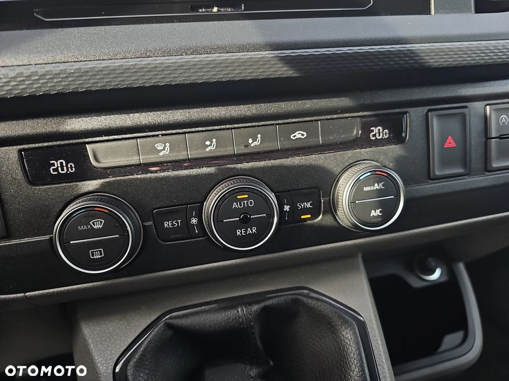 Volkswagen Caravelle - 25