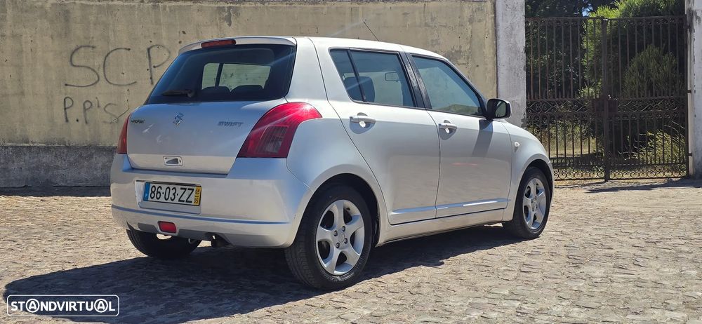 Suzuki Swift 1.3 16V GLX - 3