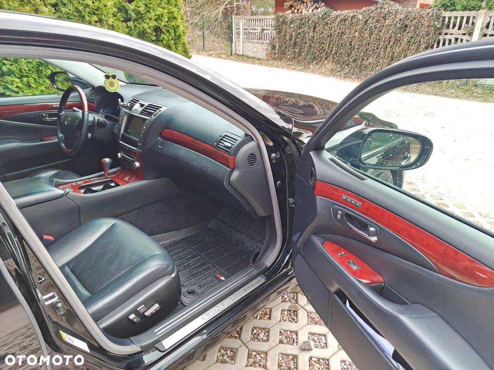 Lexus LS - 36