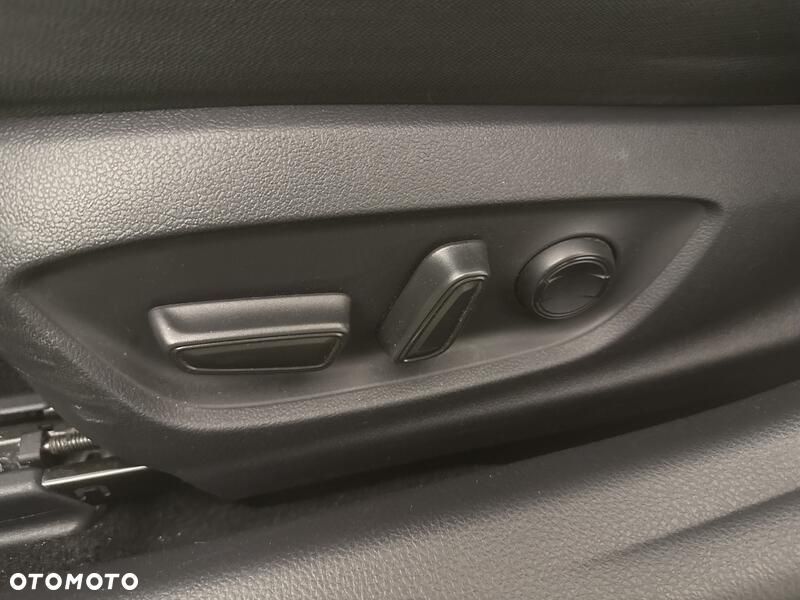 Toyota Camry 2.5 Hybrid Comfort CVT - 19