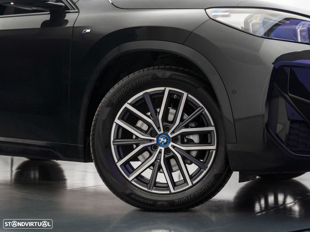 BMW iX1 eDrive20 Pack Desportivo M - 11