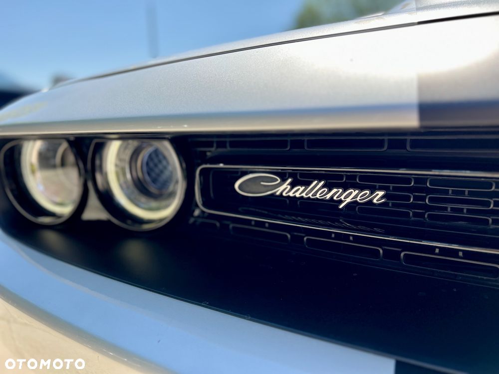 Dodge Challenger 6.4 Scat Pack - 24
