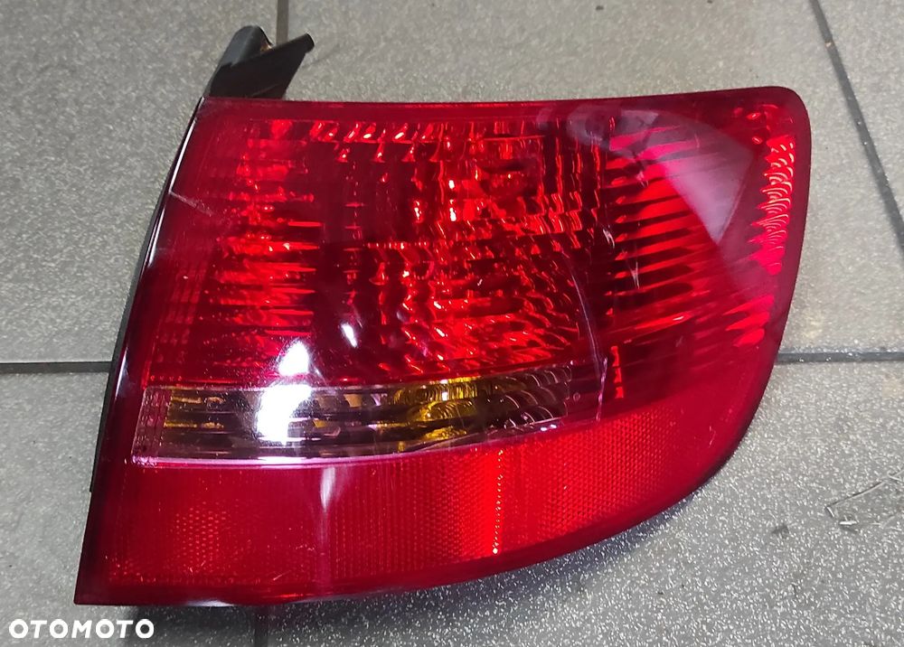 Audi A6 C6 KOMBI AVANT lampy tylne tył 4F9945095 4F9945096 - 2