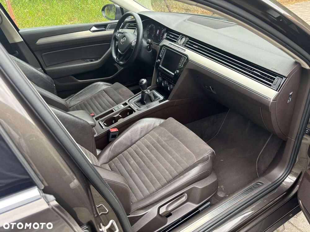 Volkswagen Passat 2.0 TDI (BlueMotion Technology) Highline - 9