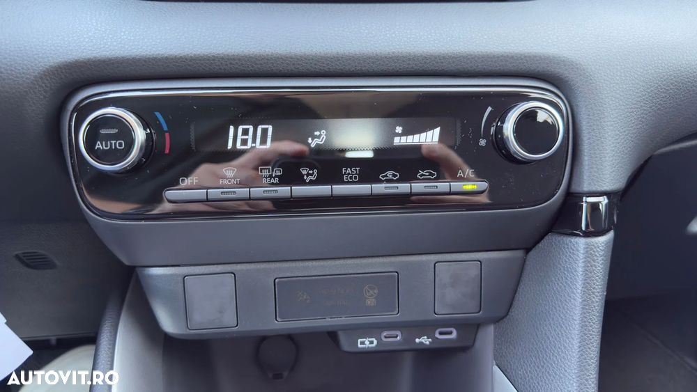 Toyota Yaris 1.5 VVT-i HSD Eco - 23