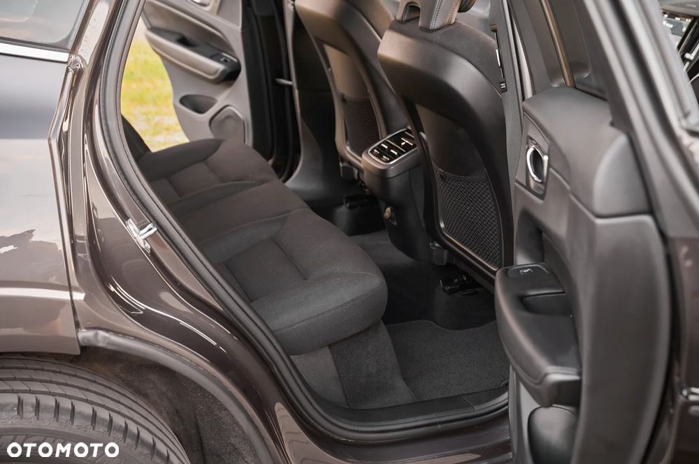 Volvo XC 60 B4 D Geartronic Momentum Pro - 22