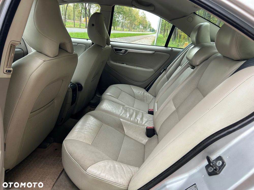 Volvo S60 2.4D5 Momentum - 8