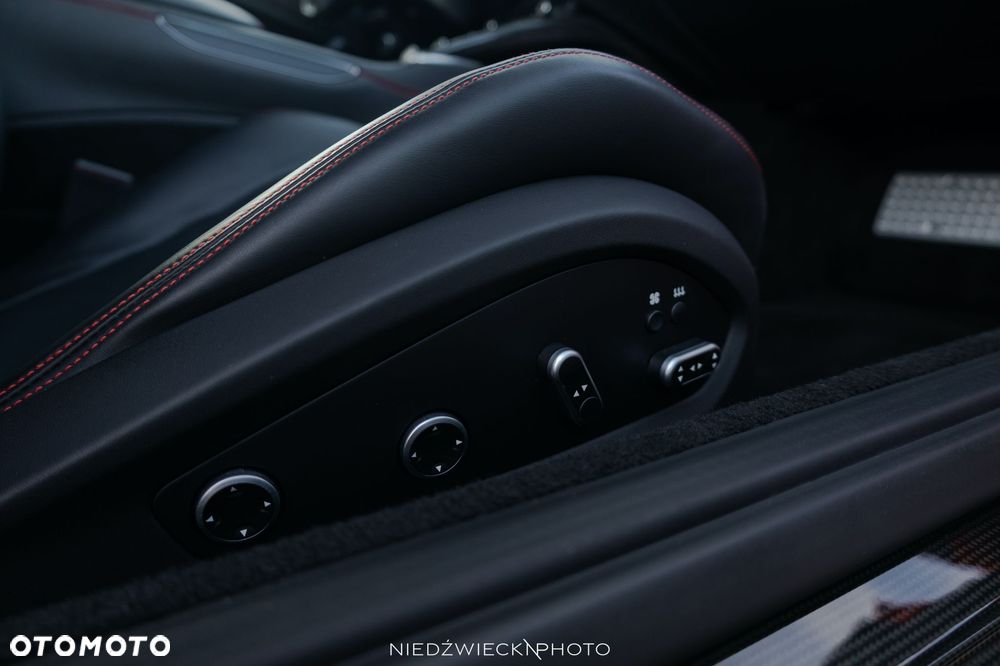 Ferrari GTC4Lusso - 11