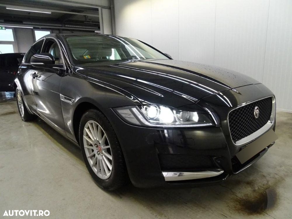 Jaguar XF 20d RWD E-Performance Prestige - 33