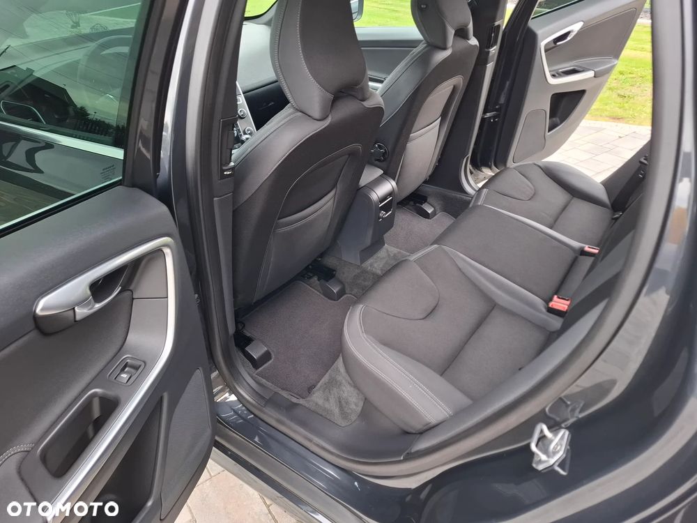 Volvo XC 60 D3 Momentum - 16