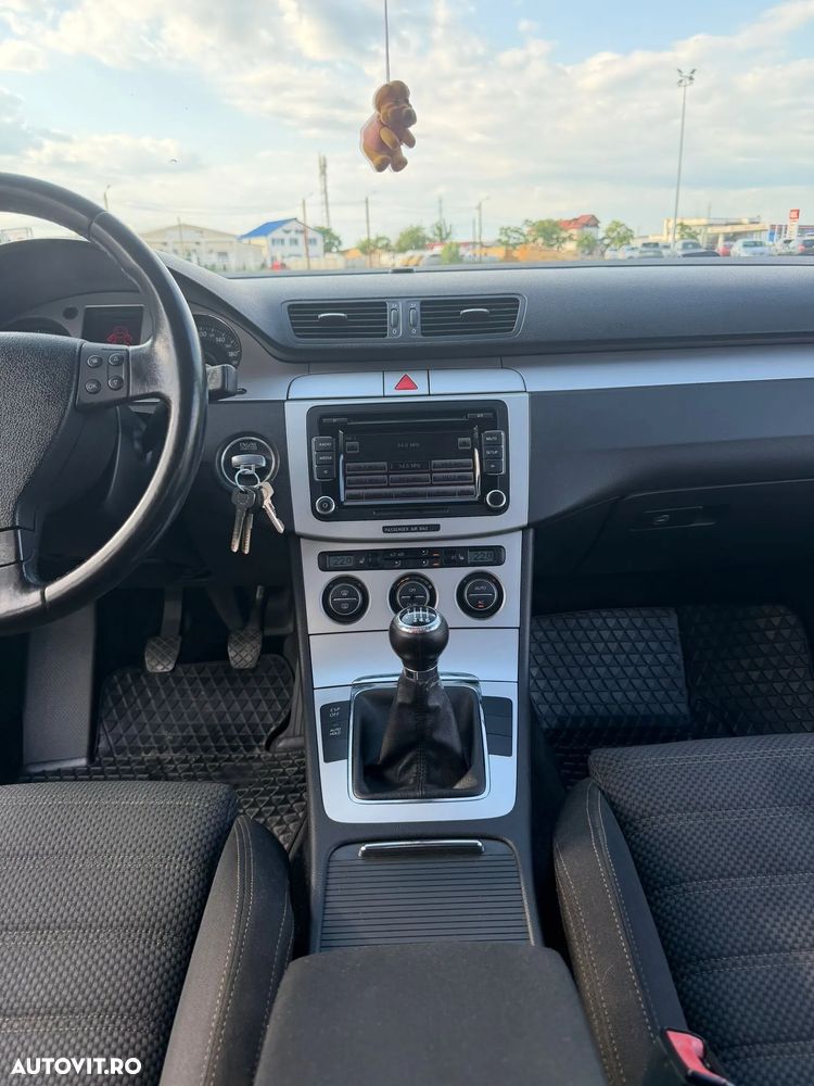 Volkswagen Passat 2.0 TDI Trendline DPF 4Motion - 13