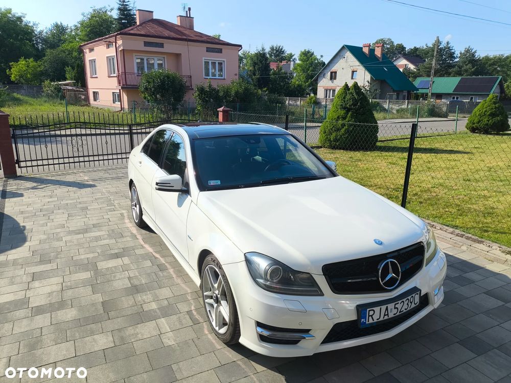 Mercedes-Benz Klasa C 200 CGI BlueEff Avantgarde - 12