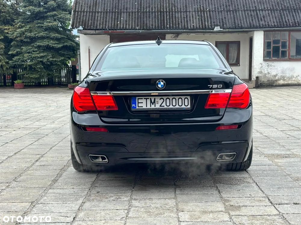 BMW Seria 7 750i L xDrive - 32