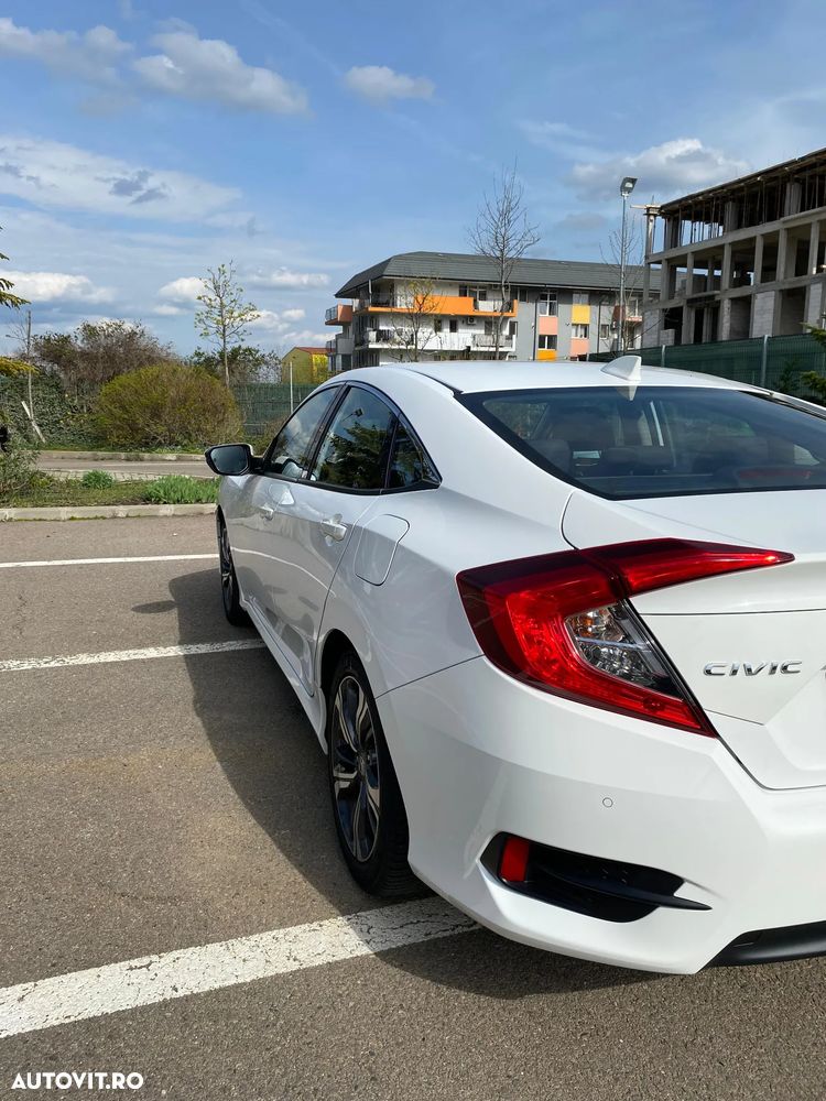 Honda Civic 1.5 i-VTEC Turbo CVT Elegance - 4