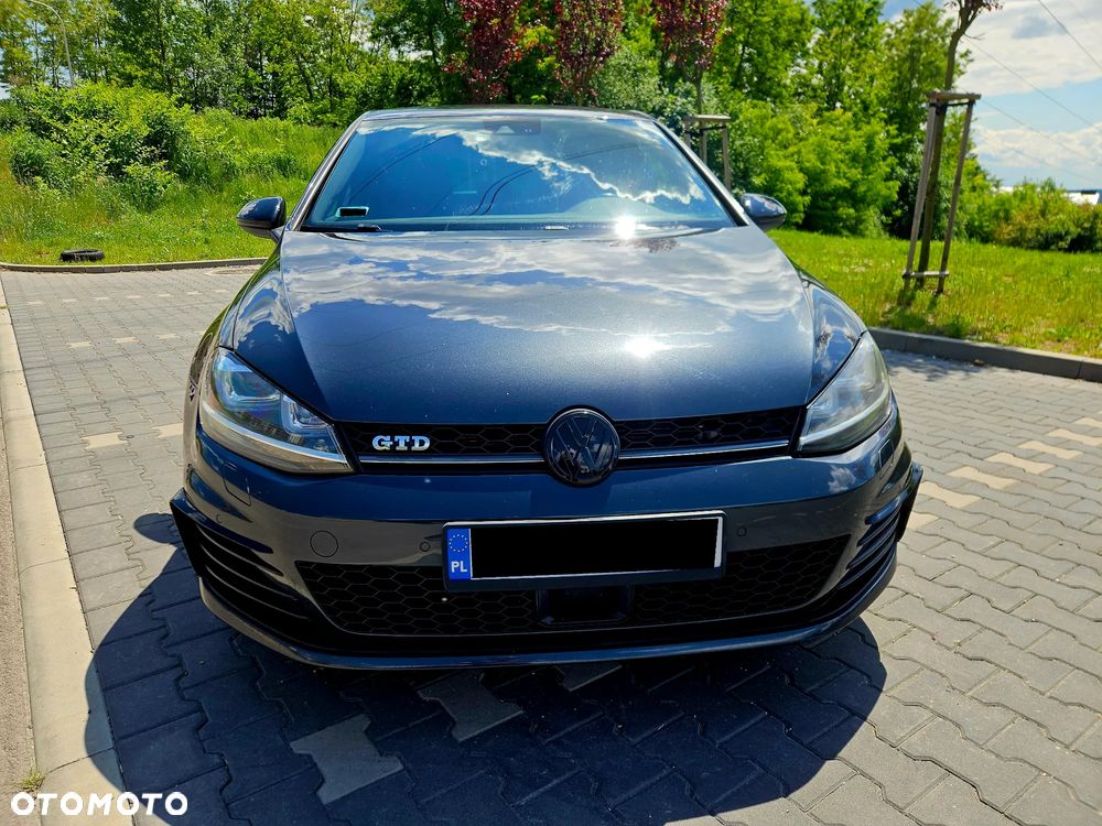 Volkswagen Golf - 22