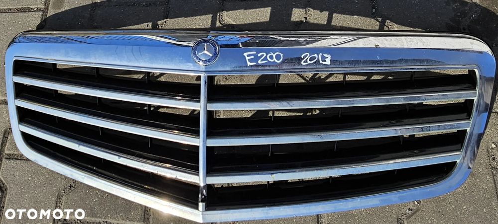 Mercedes E W212 grill atrapa - 1