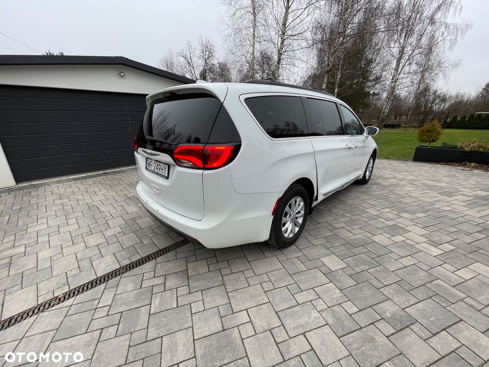 Chrysler Pacifica - 6