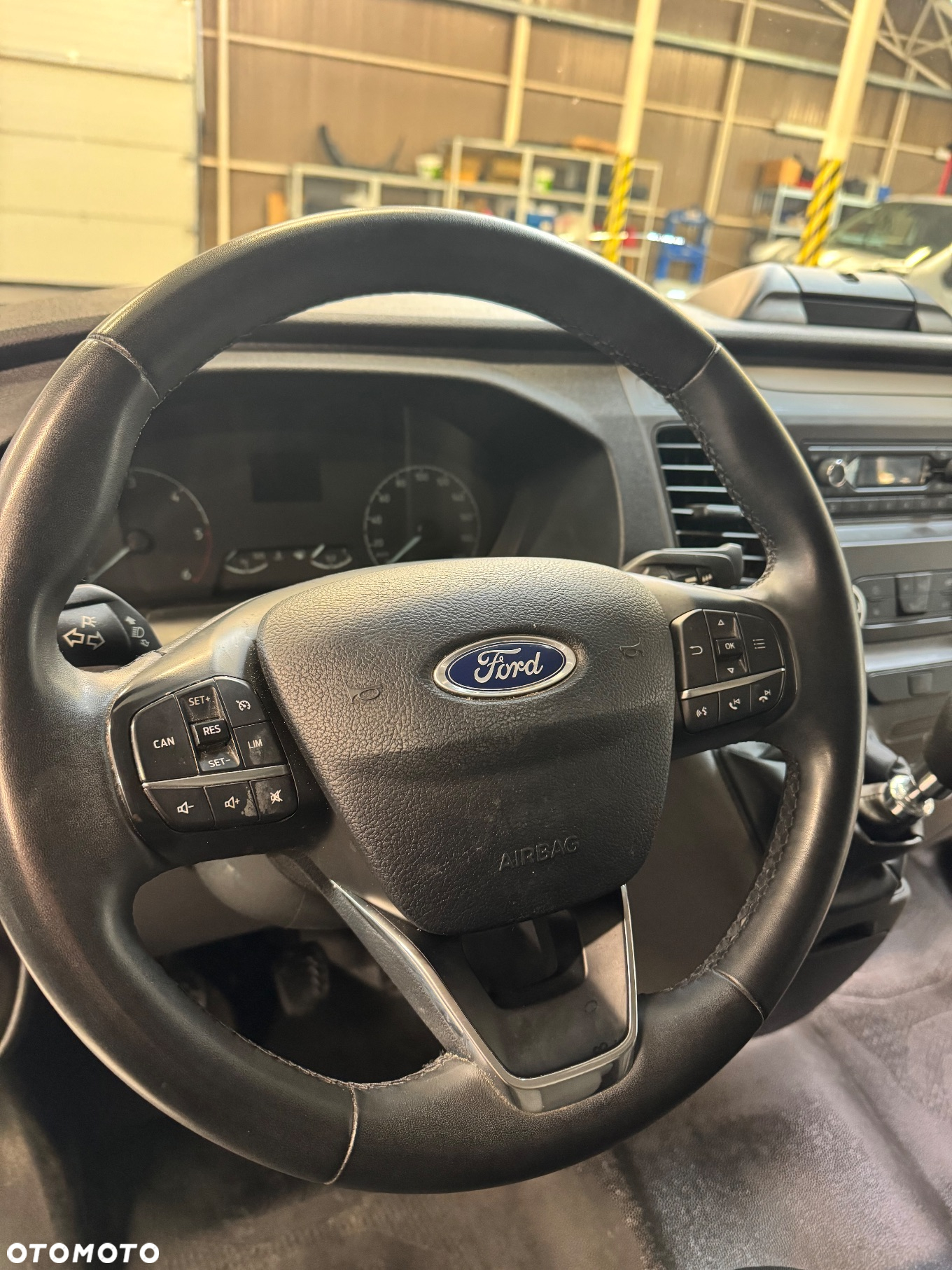 Ford Custom - 14