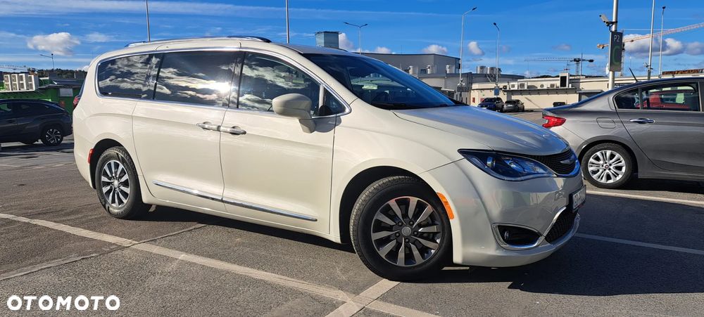 Chrysler Pacifica - 2