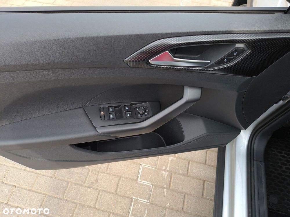Volkswagen T-Cross - 24