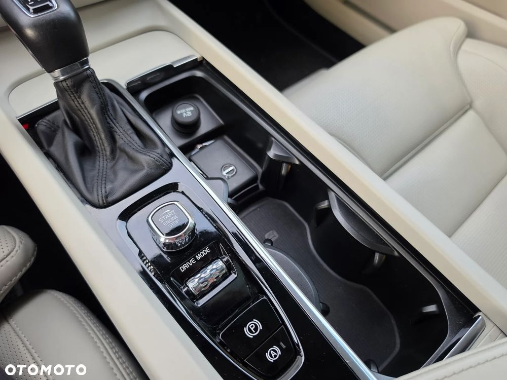 Volvo V60 D4 Momentum - 26