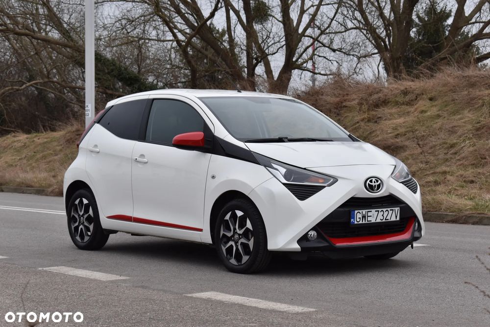 Toyota Aygo x.shift x-play connect - 1