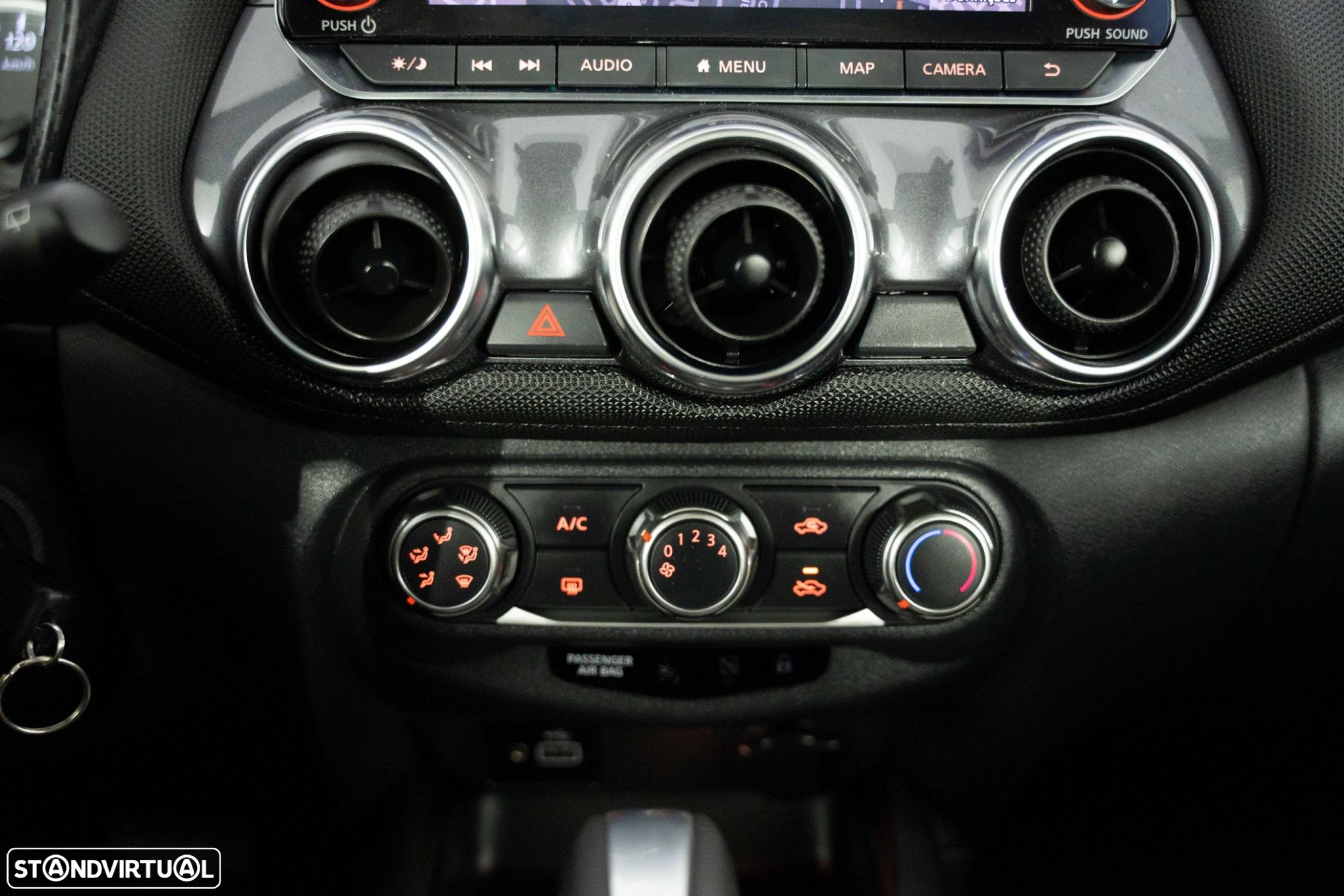 Nissan Juke 1.0 DIG-T N-Connecta DCT - 24