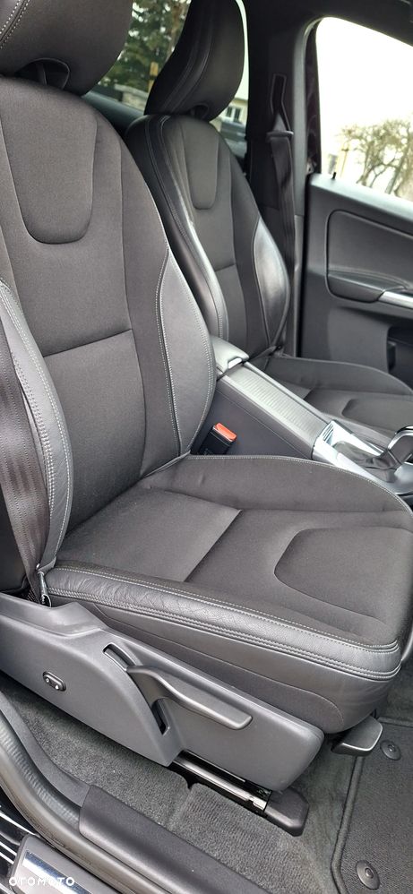 Volvo XC 60 D4 AWD Geartronic Momentum - 16