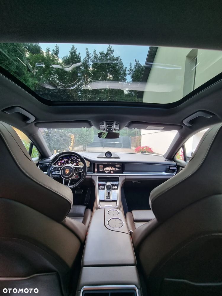 Porsche Panamera 4 e-Hybrid Sport Turismo - 36