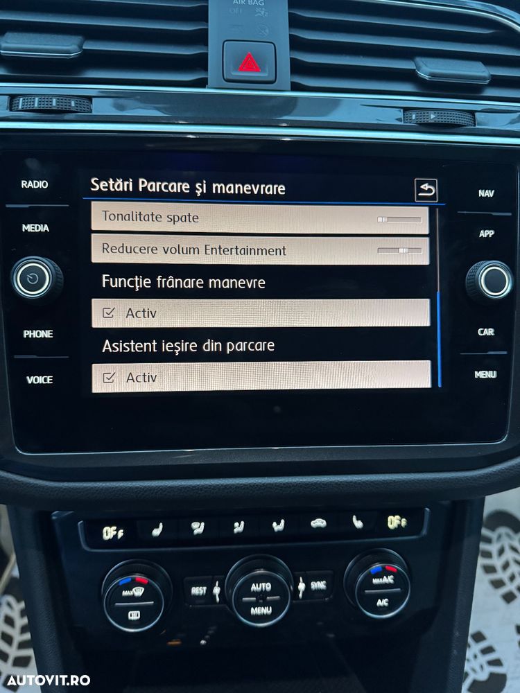 Volkswagen Tiguan 2.0 TDI SCR 4MOTION DSG R-Line - 38