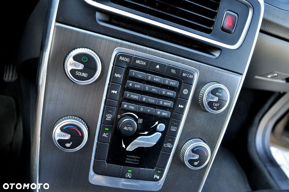Volvo V60 Cross Country D3 Drive-E Momentum - 17