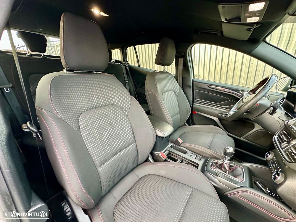 Ford Focus SW 1.0 EcoBoost Hybrid ST-LINE X - 43
