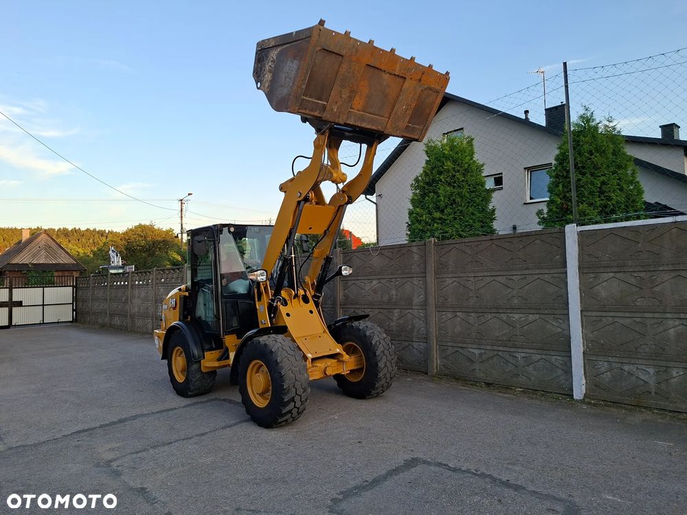 Caterpillar CAT 906 M - 11